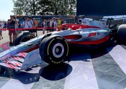 Formula_One_car