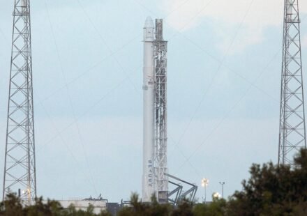 A_SpaceX_Falcon_9_rocket