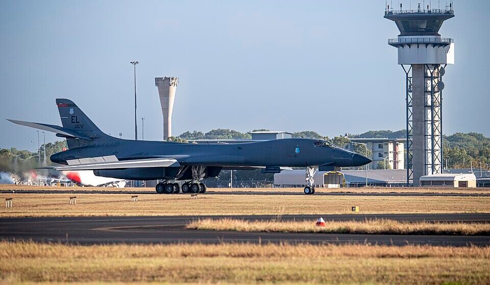 US Withdraws All Bombers From RAF Fairford After Security Concerns B-1B_Lancers_refuel_in_Darwin_NT