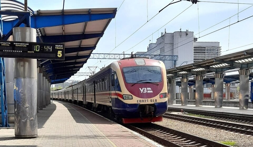 Dnipro railway station in Ukraine, shown in a Wikimedia Commons photograph.