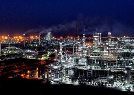 Reliance Industries’ oil refinery complex in Jamnagar, Gujarat, during U.S. Secretary of State Marco Rubio’s India visit.