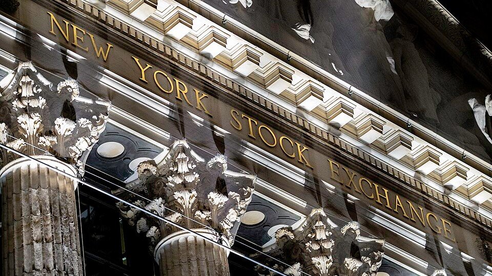 US Stock Market Today: AI Fears Pressure Tech Stocks as Wall Street Watches Bank Earnings and Inflation Data New york stock exchange broad