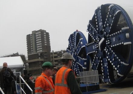 tunnel boring machine