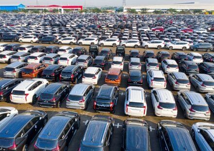 US economic sanctions targeting Iran's automotive and railway sectors amid shipping lane blockade.